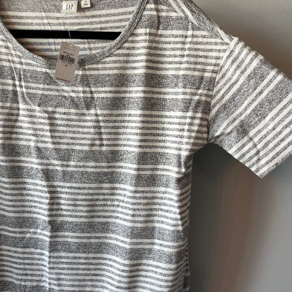 NWT Gap Softspun Grey Stripped T-shirt - Picture 3 of 3